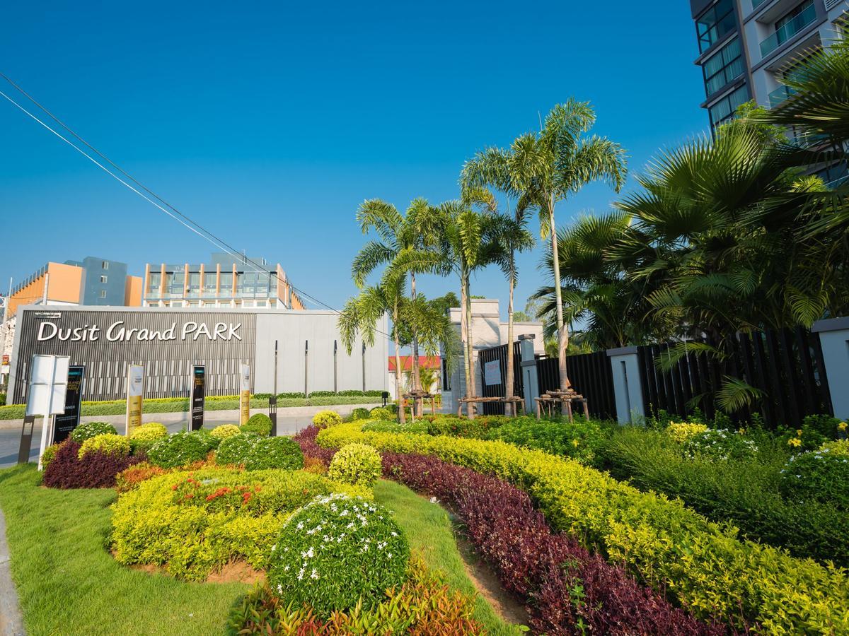 Dusit Grand Park Praia de Jomtien Exterior foto