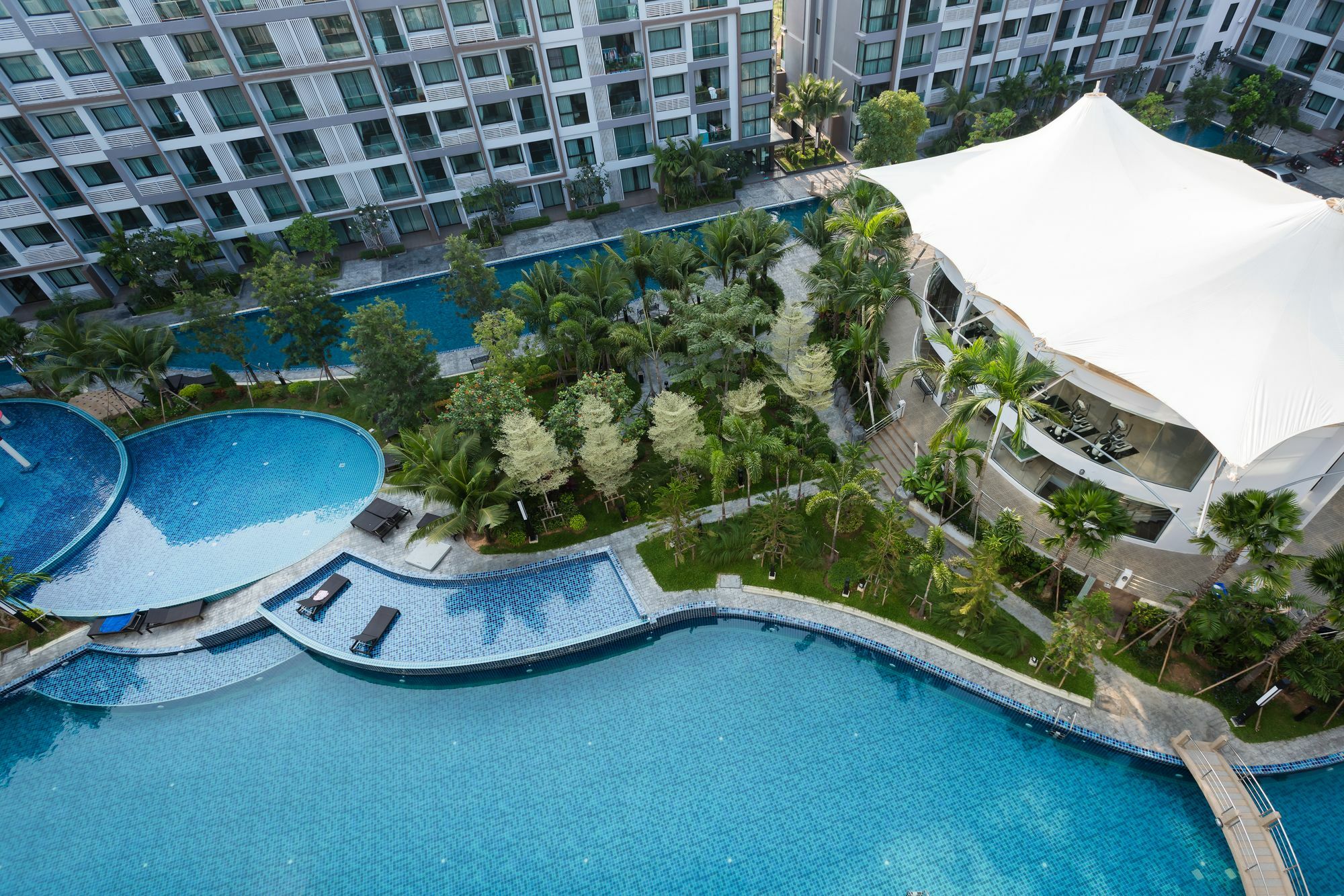 Dusit Grand Park Praia de Jomtien Exterior foto