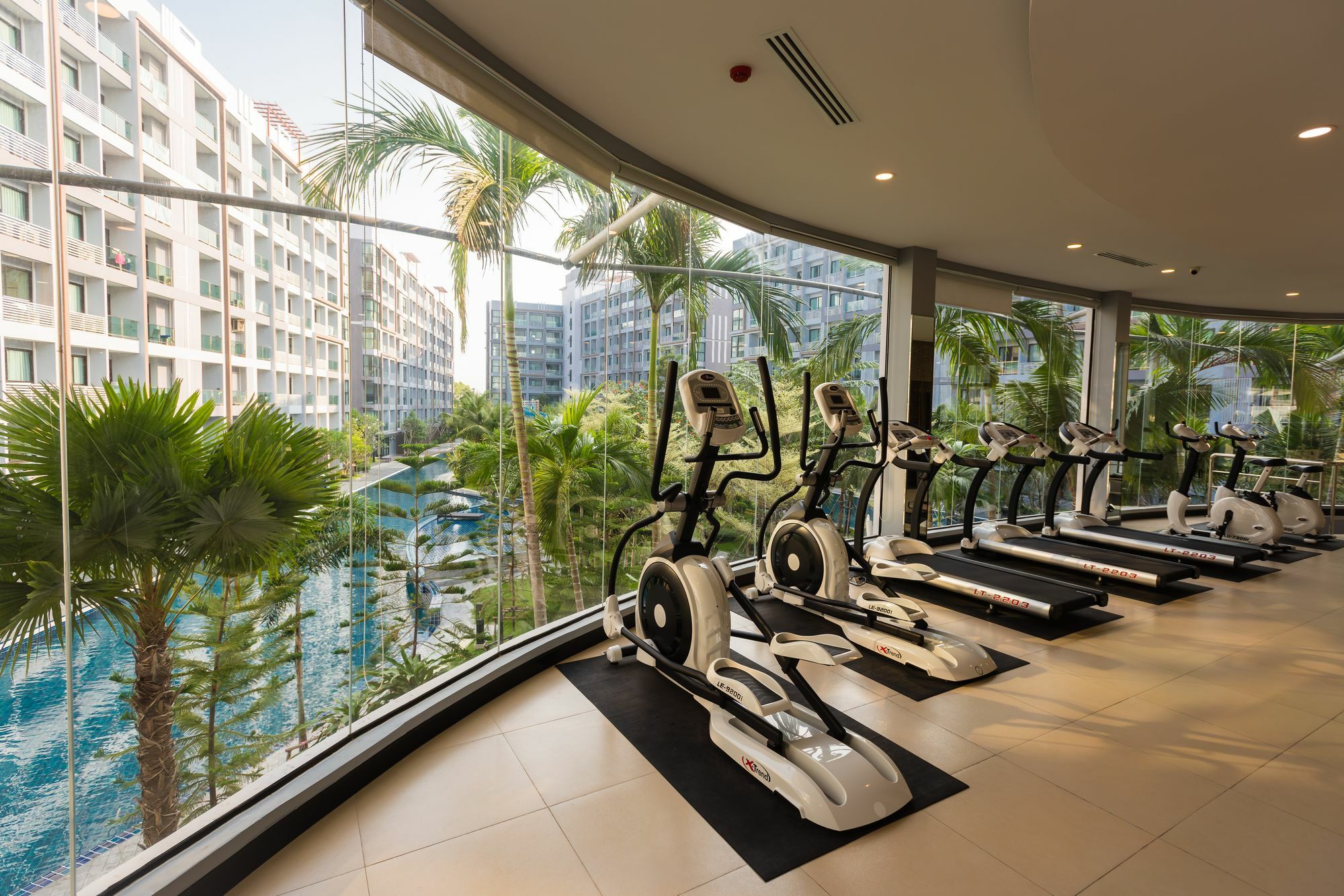 Dusit Grand Park Praia de Jomtien Exterior foto